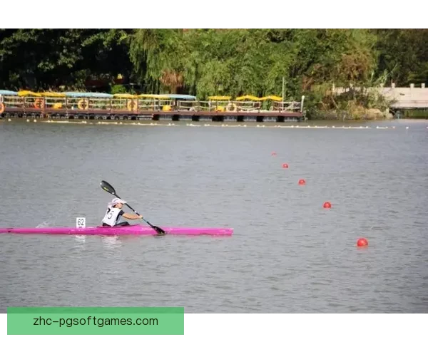 激浪奔涌：挑战极限的皮划艇对抗赛